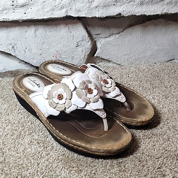 Clarks Artisan White Leather Rose Sandals - size 8 - Picture 1 of 7